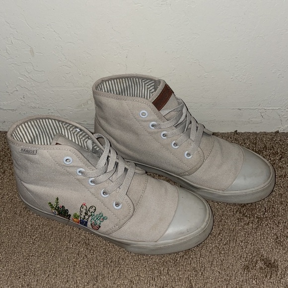 Light grey high top Bangs shoes. Succulent embroidery on the side. - Picture 2 of 4